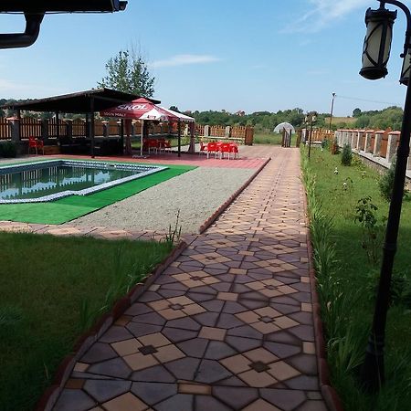 Casa Robi Hotel Pestisani Ngoại thất bức ảnh