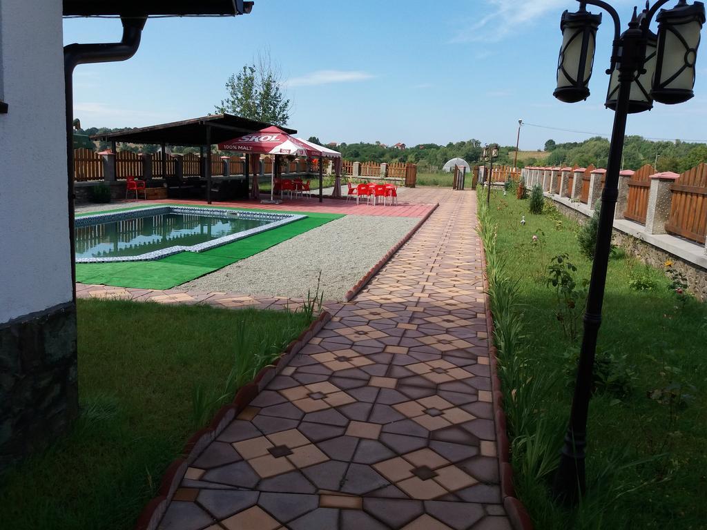 Casa Robi Hotel Pestisani Ngoại thất bức ảnh