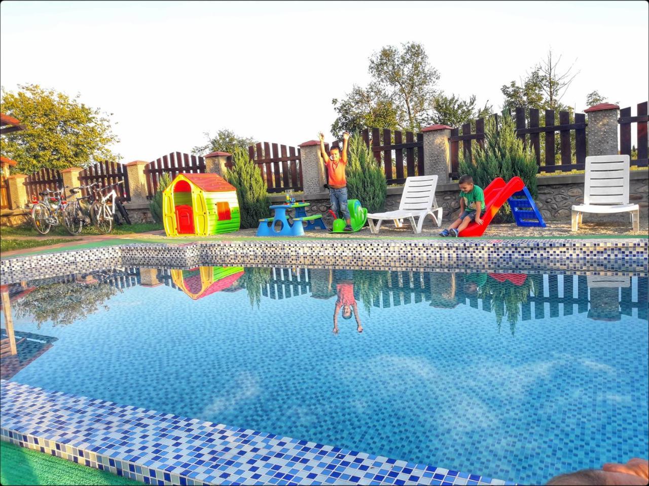 Casa Robi Hotel Pestisani Ngoại thất bức ảnh