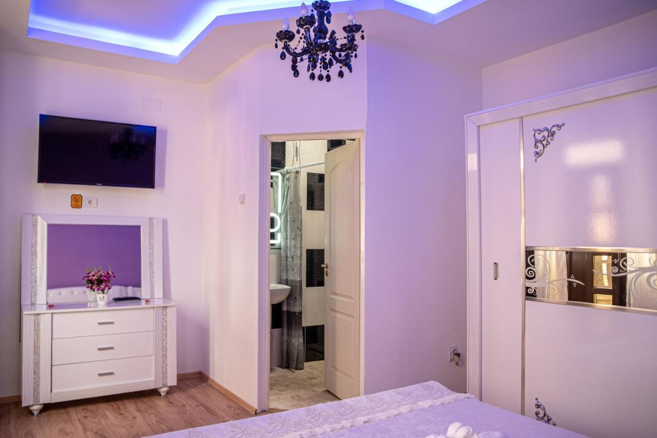 Casa Robi Hotel Pestisani Ngoại thất bức ảnh