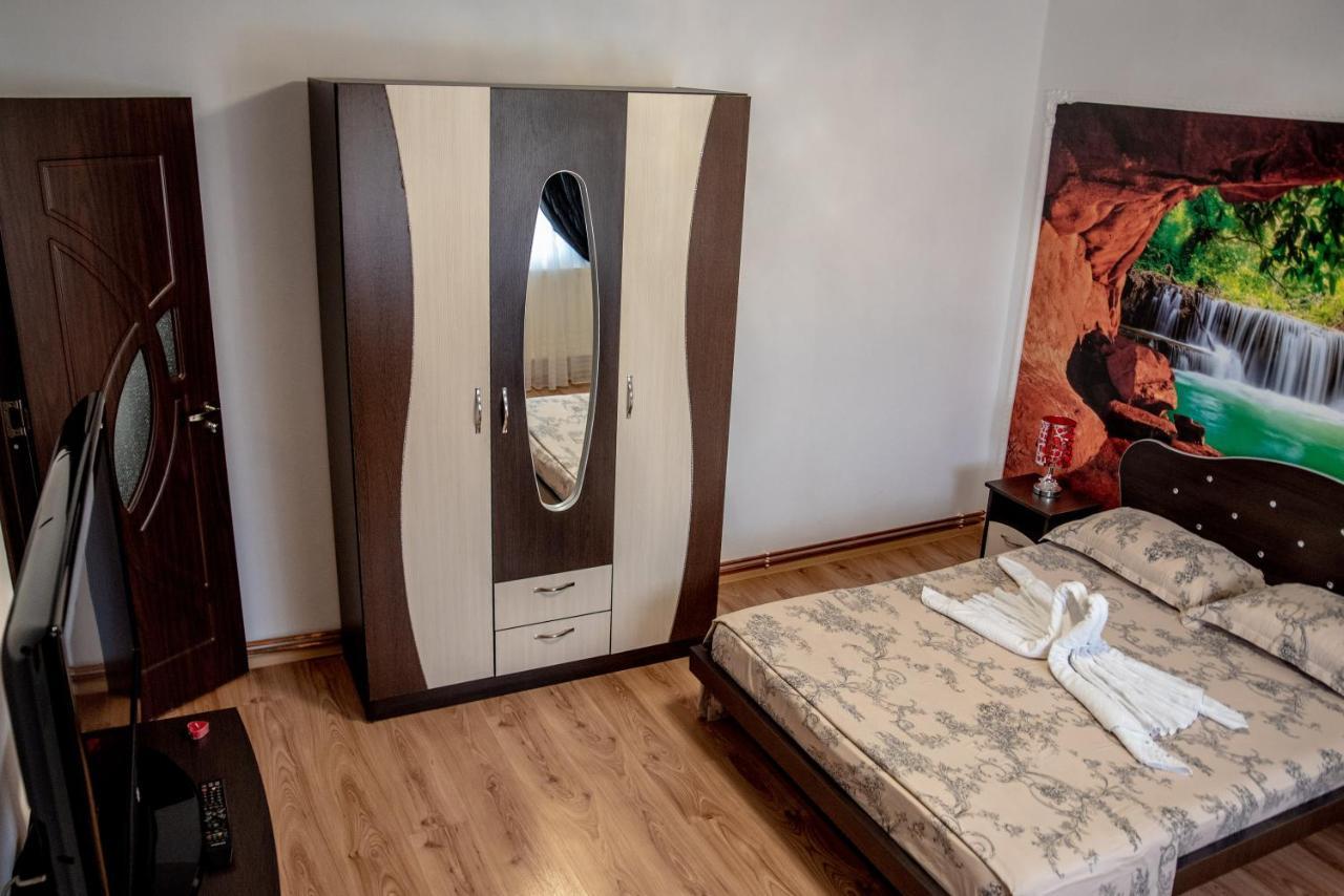 Casa Robi Hotel Pestisani Ngoại thất bức ảnh