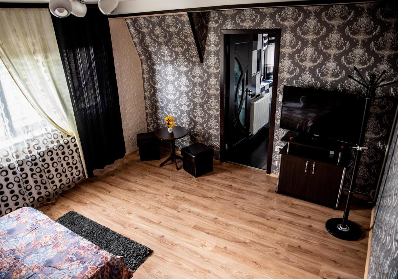 Casa Robi Hotel Pestisani Ngoại thất bức ảnh