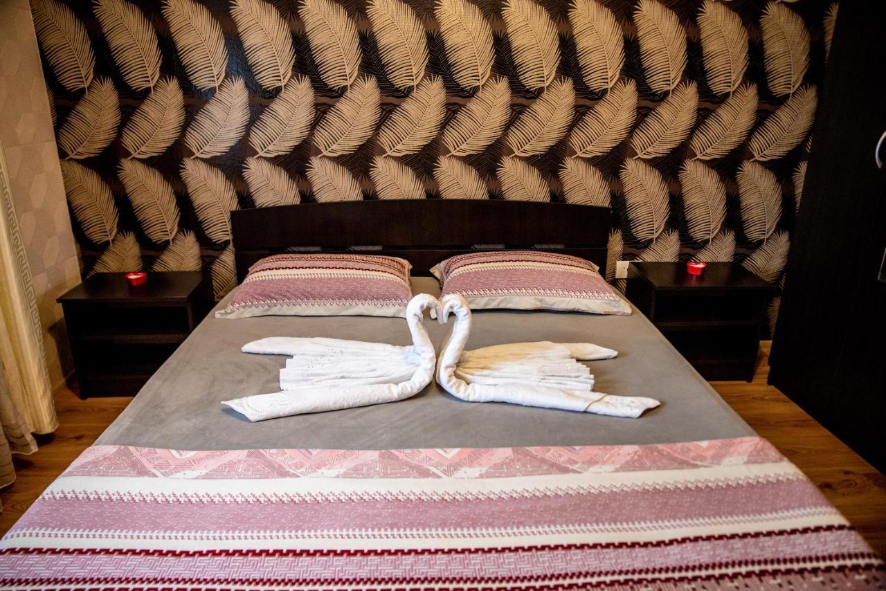 Casa Robi Hotel Pestisani Ngoại thất bức ảnh