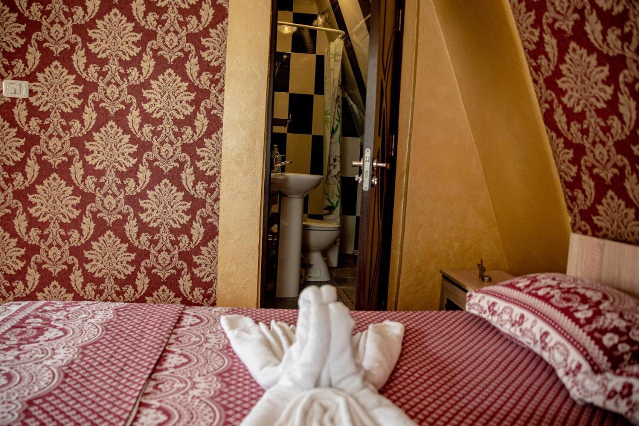 Casa Robi Hotel Pestisani Ngoại thất bức ảnh