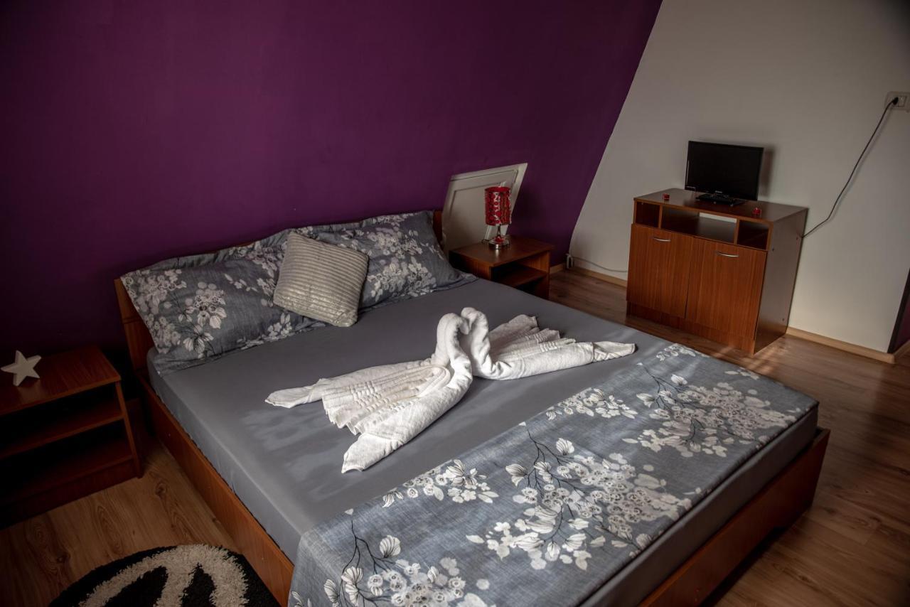 Casa Robi Hotel Pestisani Ngoại thất bức ảnh