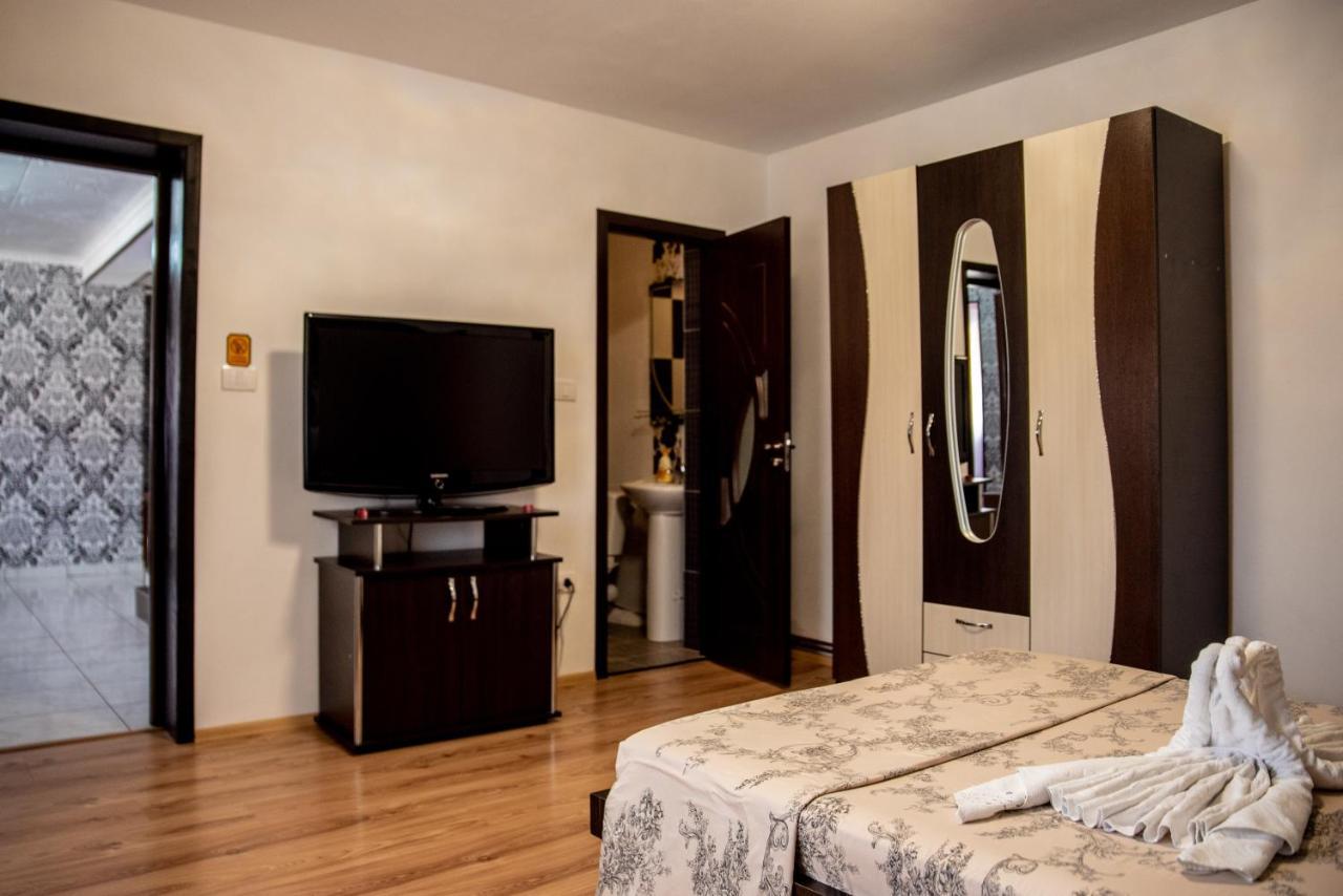 Casa Robi Hotel Pestisani Ngoại thất bức ảnh
