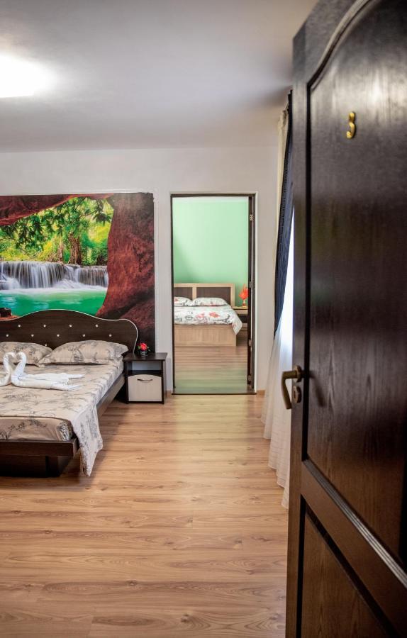 Casa Robi Hotel Pestisani Ngoại thất bức ảnh