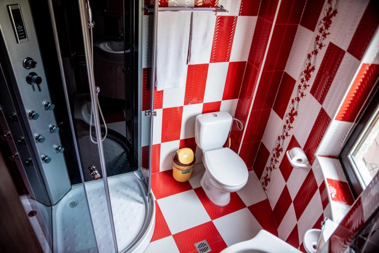 Casa Robi Hotel Pestisani Ngoại thất bức ảnh