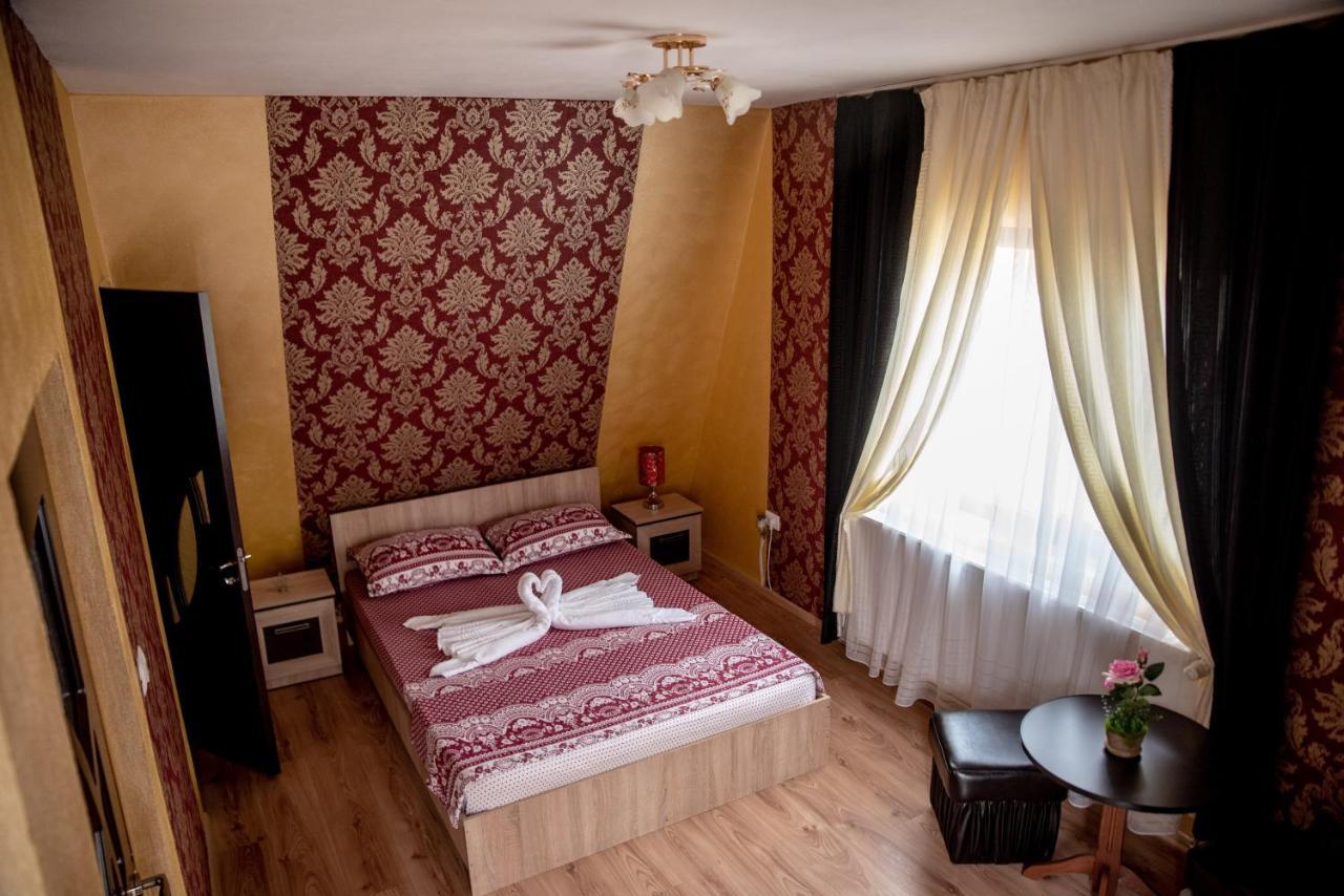 Casa Robi Hotel Pestisani Ngoại thất bức ảnh