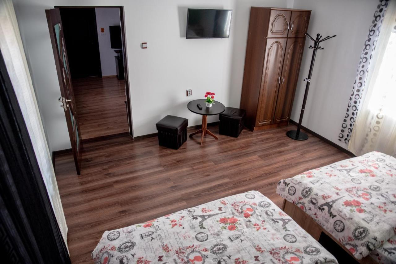 Casa Robi Hotel Pestisani Ngoại thất bức ảnh
