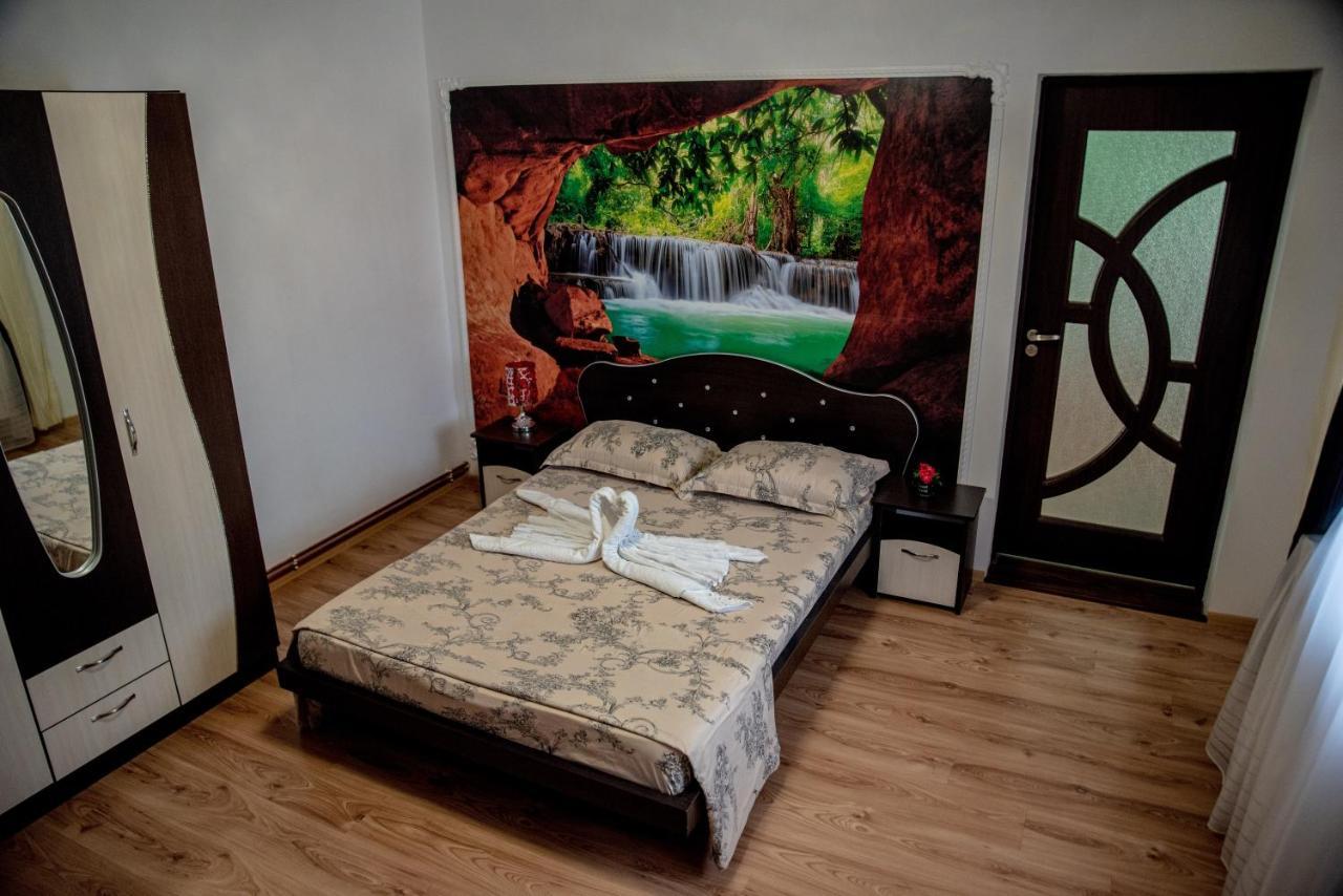 Casa Robi Hotel Pestisani Ngoại thất bức ảnh