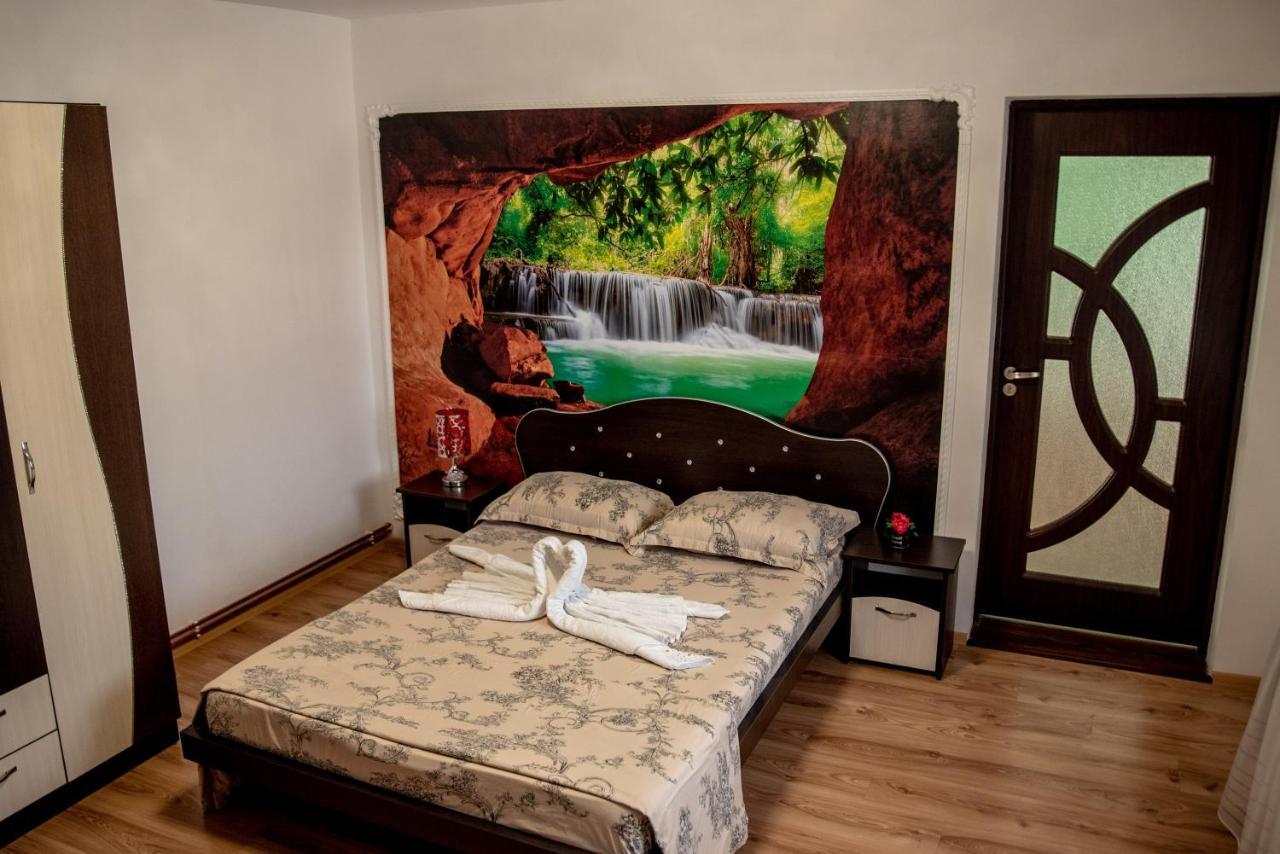 Casa Robi Hotel Pestisani Ngoại thất bức ảnh