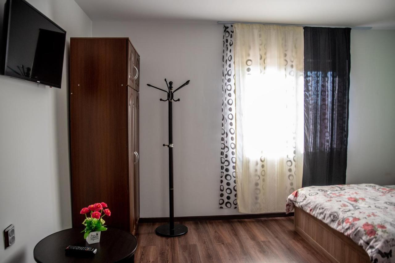 Casa Robi Hotel Pestisani Ngoại thất bức ảnh