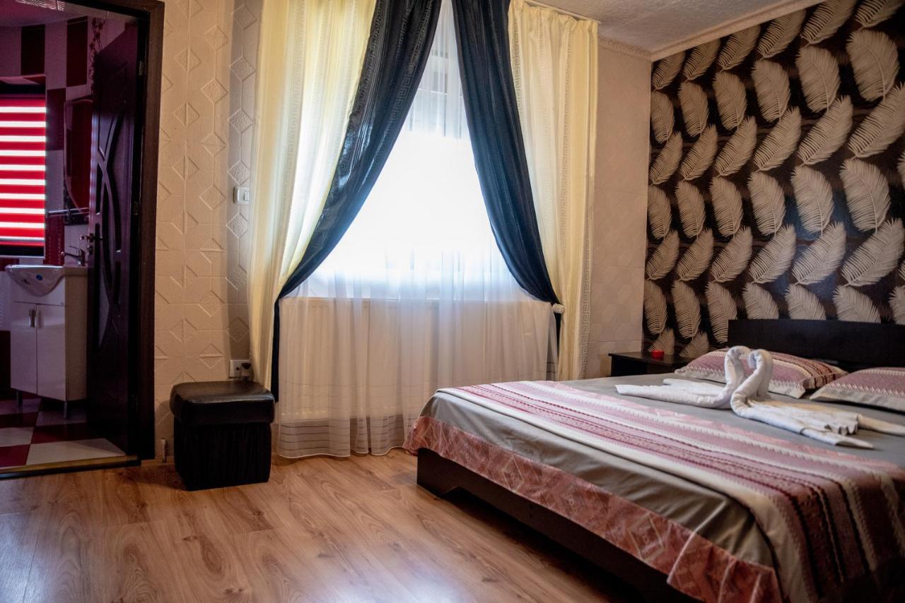 Casa Robi Hotel Pestisani Ngoại thất bức ảnh