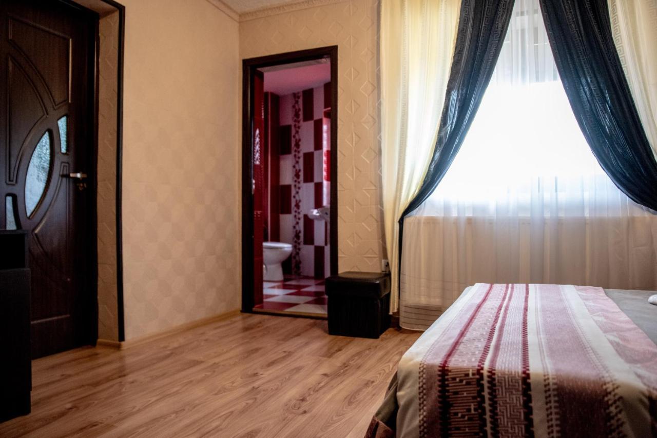 Casa Robi Hotel Pestisani Ngoại thất bức ảnh