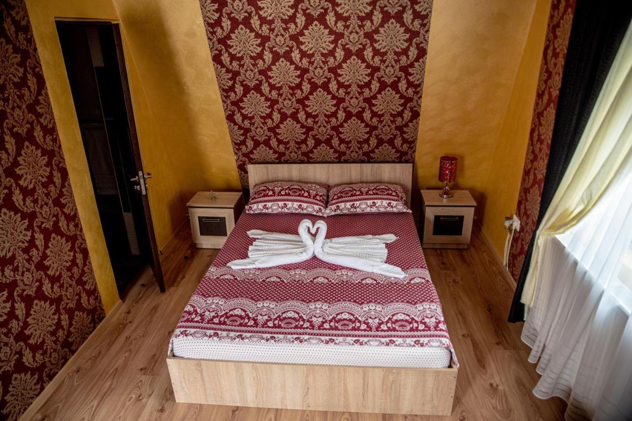 Casa Robi Hotel Pestisani Ngoại thất bức ảnh
